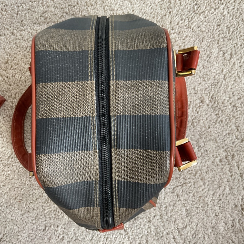 Fendi penguin small crossbody dome shape - Picture 12 of 12